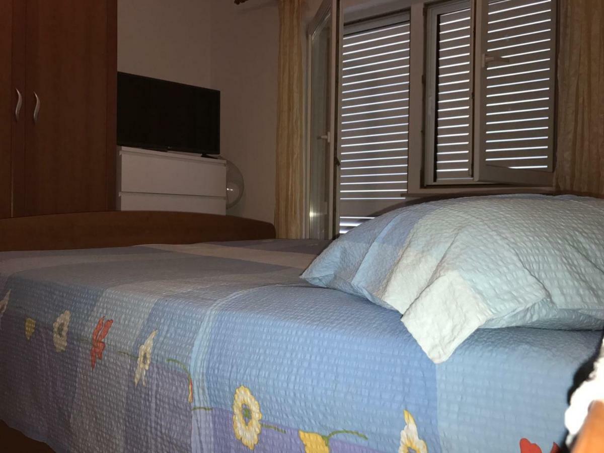 Apartment Nela Baska Voda Ngoại thất bức ảnh