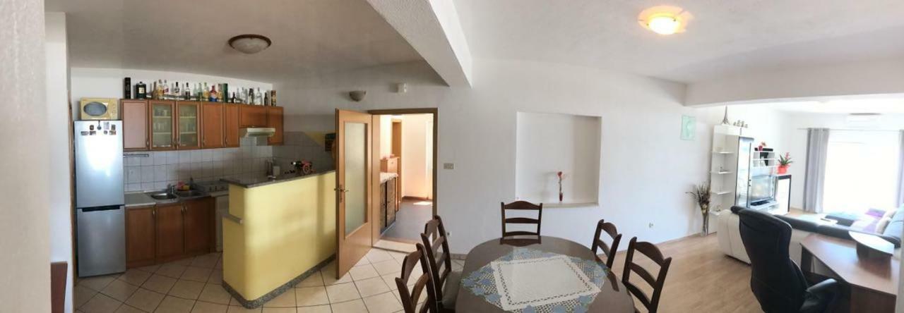 Apartment Nela Baska Voda Ngoại thất bức ảnh