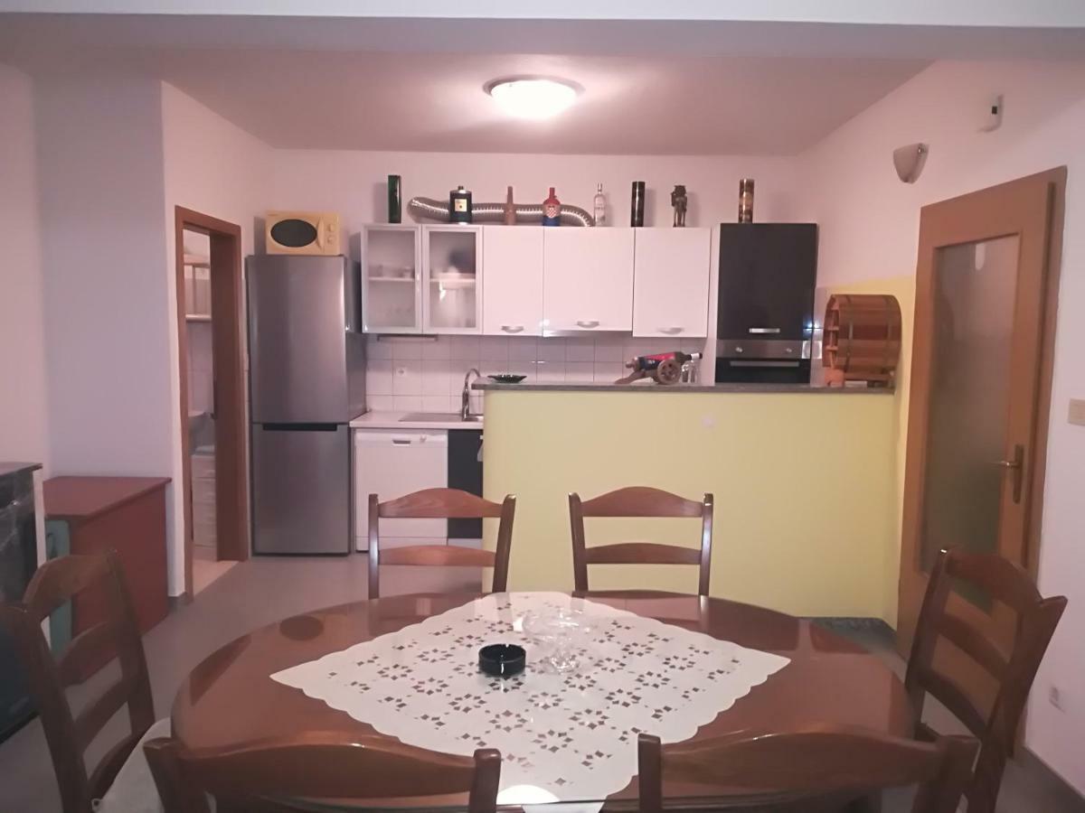 Apartment Nela Baska Voda Ngoại thất bức ảnh
