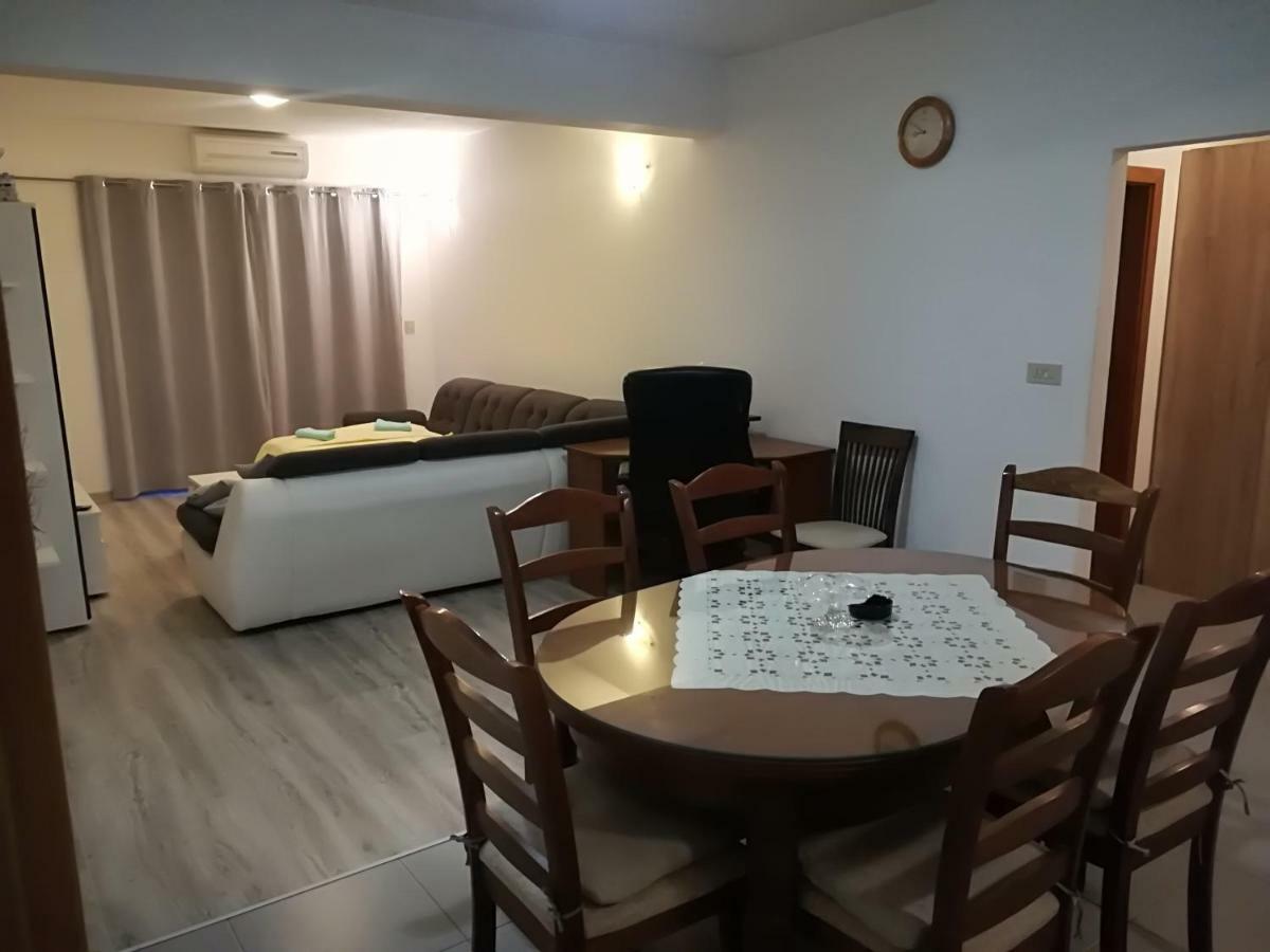 Apartment Nela Baska Voda Ngoại thất bức ảnh