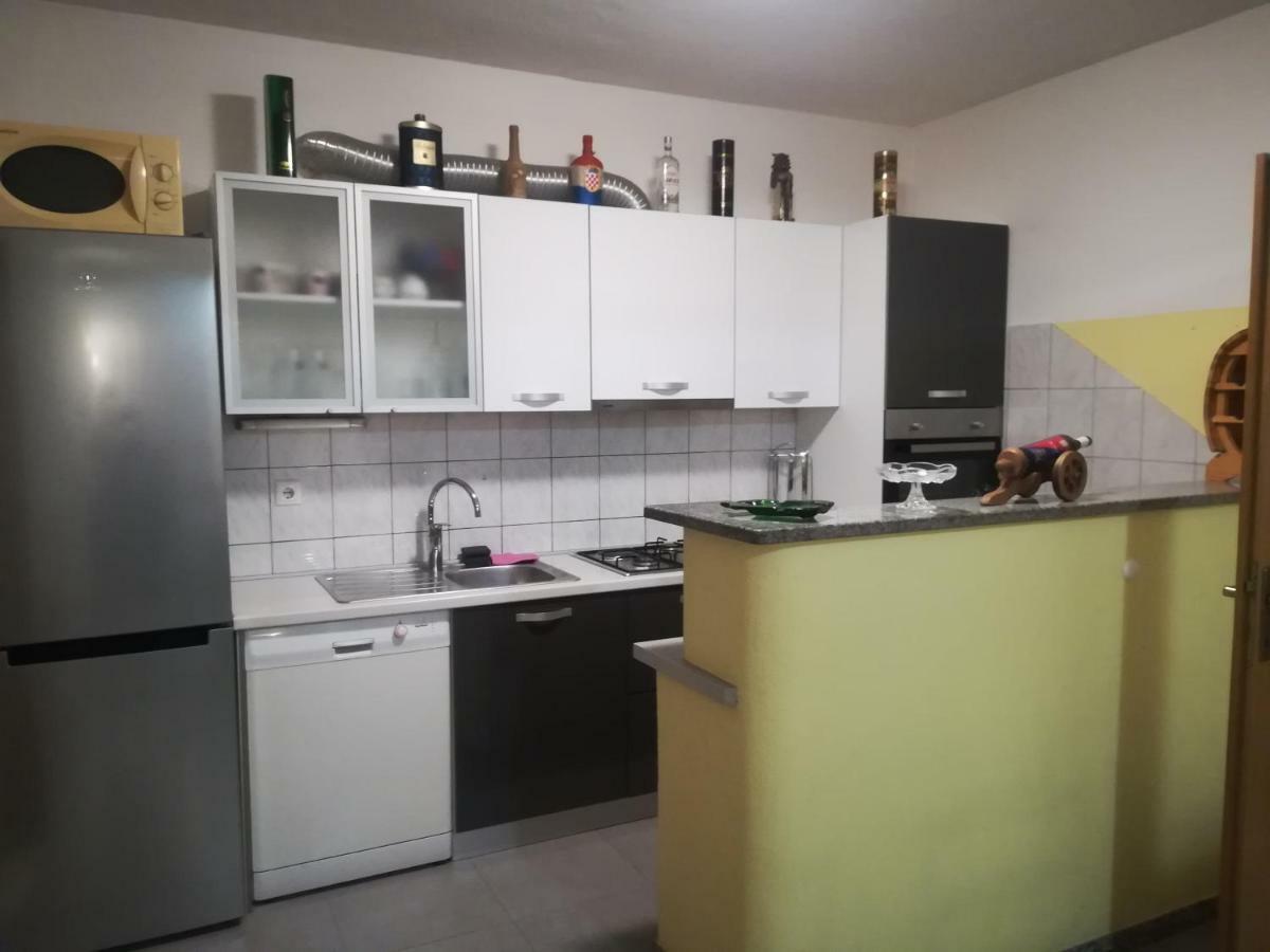 Apartment Nela Baska Voda Ngoại thất bức ảnh