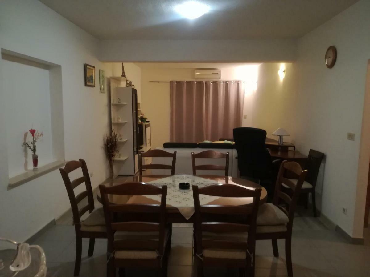Apartment Nela Baska Voda Ngoại thất bức ảnh