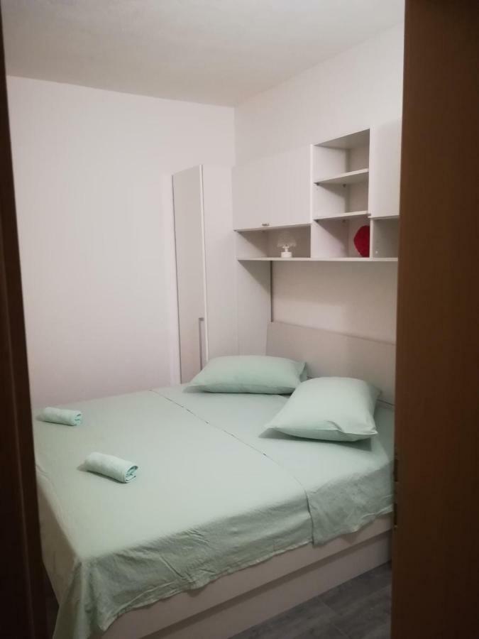 Apartment Nela Baska Voda Ngoại thất bức ảnh